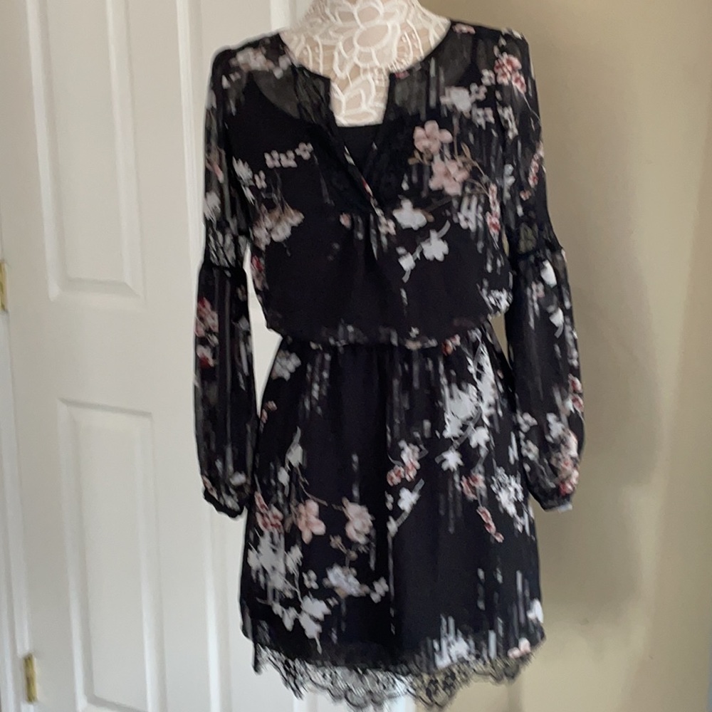 WHBM floral lace v-front long sleeve short dress